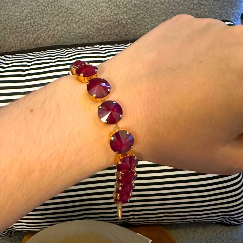 THE SPARKLED SHELL- Wine Swarovski Crystal Rose Gold Tone Bracelet